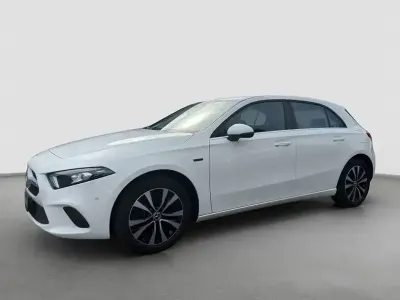 Gebraucht Mercedes A250 160 PS (117 kW) 2021 Polarweiß uni Limousine