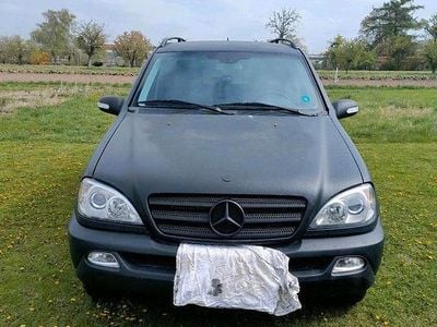 Second-hand Mercedes ML270 163 CP (119 kW) 2002 Negru SUV