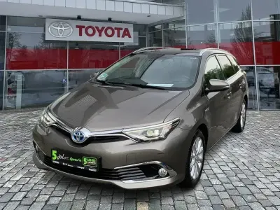 Gebraucht Toyota Auris Hybrid Executive 136 PS (100 kW) 2016 Gray (metallic) Kombi