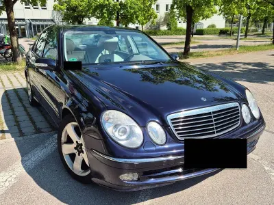 Używany Mercedes E500 Avantgarde 306 KM (225 kW) 2002 Niebieski Sedan/Limuzyna