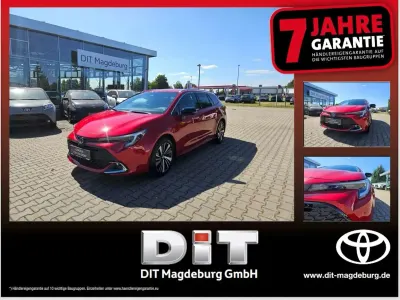 Neu Toyota Corolla 196 PS (144 kW) 2025 Karminarot Kombi