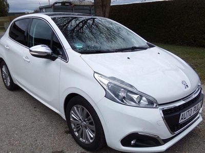 Gebraucht Peugeot 208 Signature Sky 82 PS (60 kW) 2019 Weiß Kleinwagen