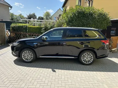 Gebraucht Mitsubishi Outlander P-HEV Plus 224 PS (164 kW) 2020 Schwarz SUV