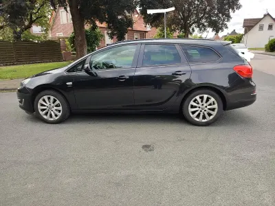 Gebraucht Opel Astra Active 110 PS (80 kW) 2013 Schwarz Kombi