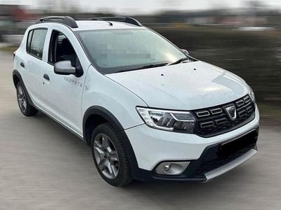 Gebraucht Dacia Sandero Stepway 90 PS (66 kW) 2019 Weiß Limousine