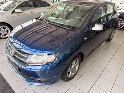 Gebraucht Dacia Sandero Celebration 90 PS (66 kW) 2015 Blau Limousine