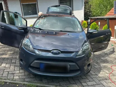 Gebraucht Ford Fiesta 95 PS (69 kW) 2010 Grau Kleinwagen