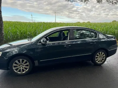 Gebraucht VW Passat 140 PS (102 kW) 2008 Blau Limousine