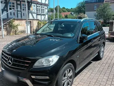 Gebraucht Mercedes ML250 204 PS (150 kW) 2011 Schwarz SUV