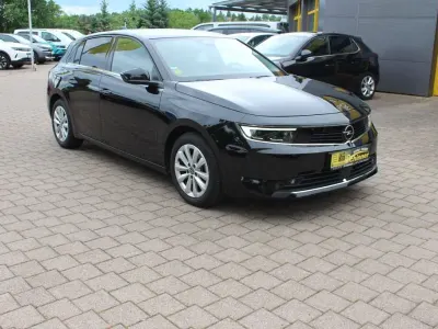 Gebraucht Opel Astra Elegance 131 PS (96 kW) 2023 Lackierung schwarz perla nera Kleinwagen