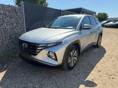 Gebraucht Hyundai Tucson Select 150 PS (110 kW) 2021 Shimmering silver (metallic) SUV