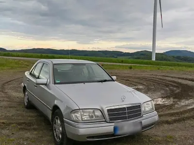 Gebraucht Mercedes C180 122 PS (89 kW) 1993 Silber Limousine