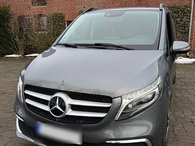 Grau Gebraucht 2019 Mercedes V300 Van / Kleinbus | 48.699 € (Fairer Preis)