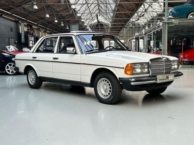 Usata Mercedes 300 88 CV (64 kW) 1984 Bianco Berlina