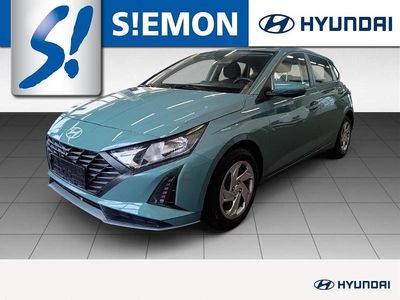 Gebraucht Hyundai i20 Select 79 PS (58 kW) 2025 Mangrove green Kleinwagen