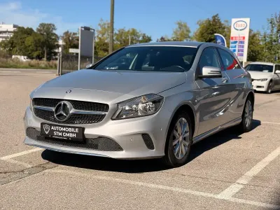 Gebraucht Mercedes A180 122 PS (89 kW) 2016 Silber Limousine