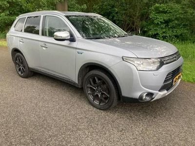 Second-hand Mitsubishi Outlander P-HEV Edition 121 CP (88 kW) 2015 Gri SUV