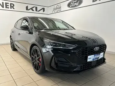 Neu Ford Focus ST 280 PS (205 kW) 2025 Schwarz Limousine