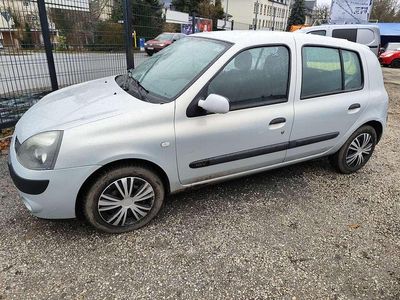 Silber Gebraucht 2004 Renault Clio II Limousine | 3.000 € (Etwas zu teuer)