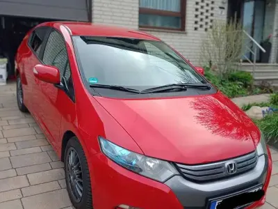 Käytetty Honda Insight Elegance 88 HP (64 kW) 2010 Punainen Viistoperä