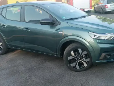 Gebraucht Dacia Sandero Journey 101 PS (74 kW) 2025 Grün Limousine