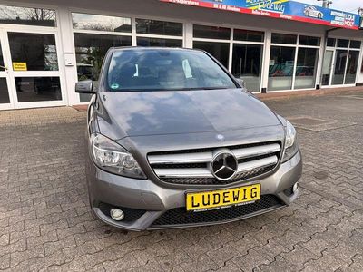 Gebraucht Mercedes B180 122 PS (89 kW) 2014 Mountaingrau  met. Van / Kleinbus
