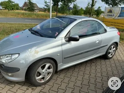 Gebraucht Peugeot 206 CC 109 PS (80 kW) 2002 Silber Cabrio