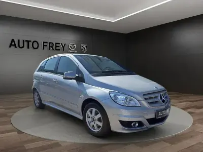 Gebraucht Mercedes B180 116 PS (85 kW) 2009 Silber Van / Kleinbus