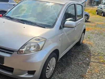 Gebraucht Daihatsu Sirion 69 PS (50 kW) 2009 Silber Kleinwagen