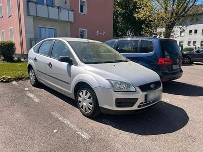 Begagnad Ford Focus 2006 Silver Sedan