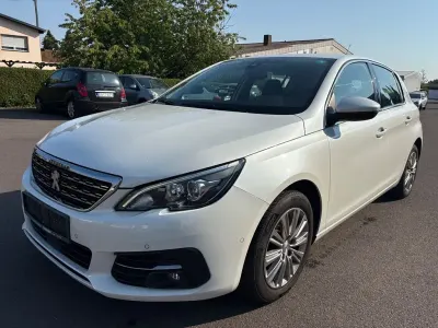 Gebraucht Peugeot 308 Allure 131 PS (96 kW) 2018 Weiß Limousine
