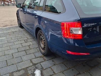 Blau Gebraucht 2013 Skoda Octavia Ambition Kombi | 7.800 € (Teuer)