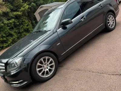Gebraucht Mercedes C200 Avantgarde 136 PS (100 kW) 2012 Schwarz Kombi