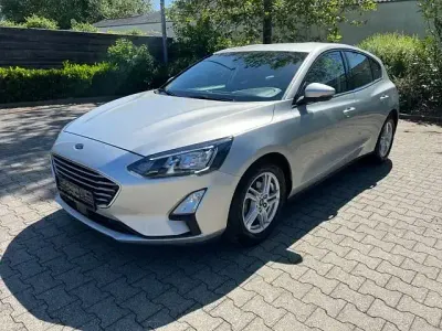 Używany Ford Focus Cool & Connect 120 KM (88 kW) 2020 Srebrny Sedan/Limuzyna
