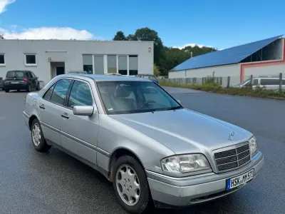 Gebraucht Mercedes C180 122 PS (89 kW) 1995 Grau Limousine