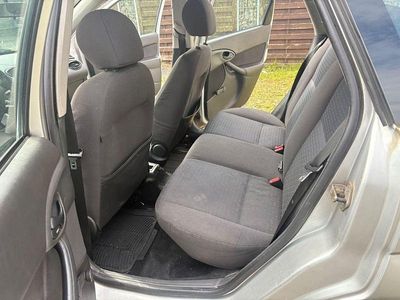 Usata Ford Focus Ghia 116 CV (85 kW) 2004 Grigio Station wagon