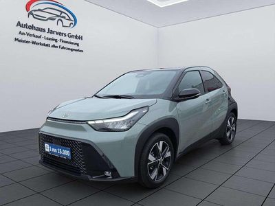 Neu Toyota Aygo X 116 PS (85 kW) 2026 Urban khaki / dach schwarz SUV