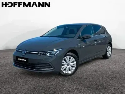 Gebraucht VW Golf VIII Style 131 PS (96 kW) 2024 Urano gray Limousine