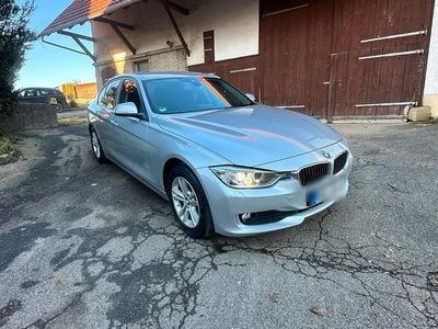 Gebraucht BMW 318 143 PS (105 kW) 2012 Silber Limousine
