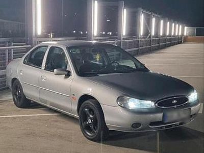 Usata Ford Mondeo Ghia 170 CV (125 kW) 1999 Argento Berlina