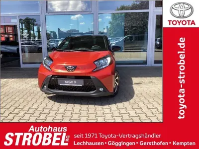 Gebraucht Toyota Aygo X Team 72 PS (52 kW) 2024 Chili red / night sky black SUV