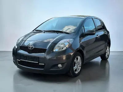 Gebraucht Toyota Yaris 99 PS (72 kW) 2011 Grau Kleinwagen