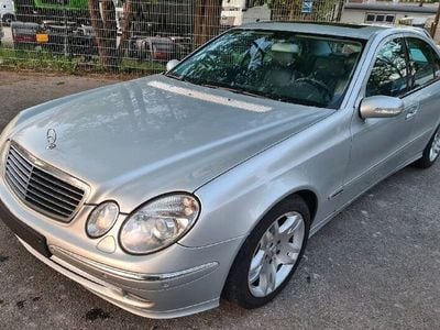 Silber Gebraucht 2006 Mercedes E420 Limousine | 4.450 €