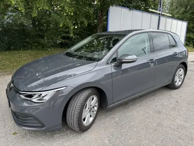 Gebraucht VW Golf VIII Life 150 PS (110 kW) 2023 Grau Limousine