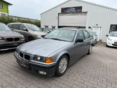 Gebraucht BMW 318 113 PS (83 kW) 1991 Grau Limousine