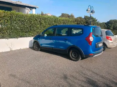 Używany Dacia Lodgy Stepway 116 KM (85 kW) 2018 Niebieski Minivan