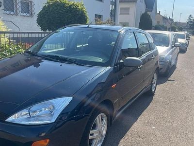 Gebraucht Ford Focus 102 PS (75 kW) 2002 Blau Kleinwagen