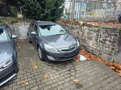Używany Opel Astra Design Edition 160 KM (117 kW) 2011 Szary Kombi