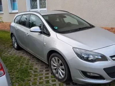 Gebraucht Opel Astra 140 PS (102 kW) 2013 Grau Kombi