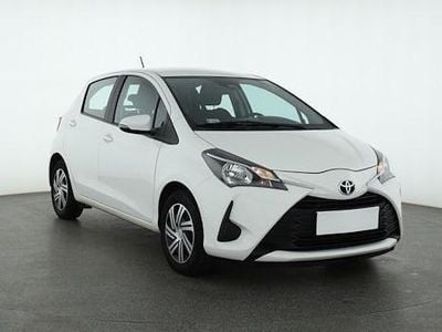 Weiß Gebraucht 2021 Toyota Yaris Comfort Limousine | 11.790 € (Fairer Preis)